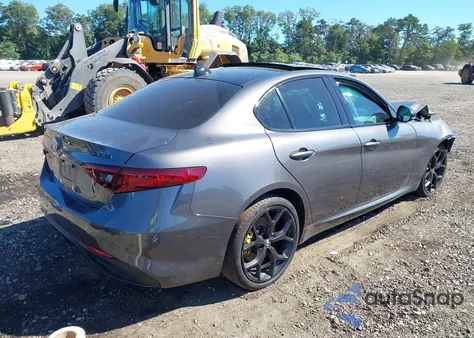 2020 Alfa Romeo Giulia z USA, uszkodzony, nr VIN ZARFANANXL7626901